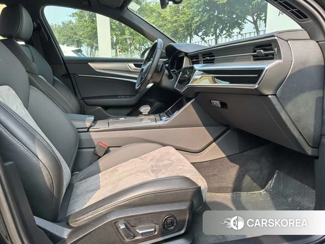 Audi A6L id 4290850 из Китая 12