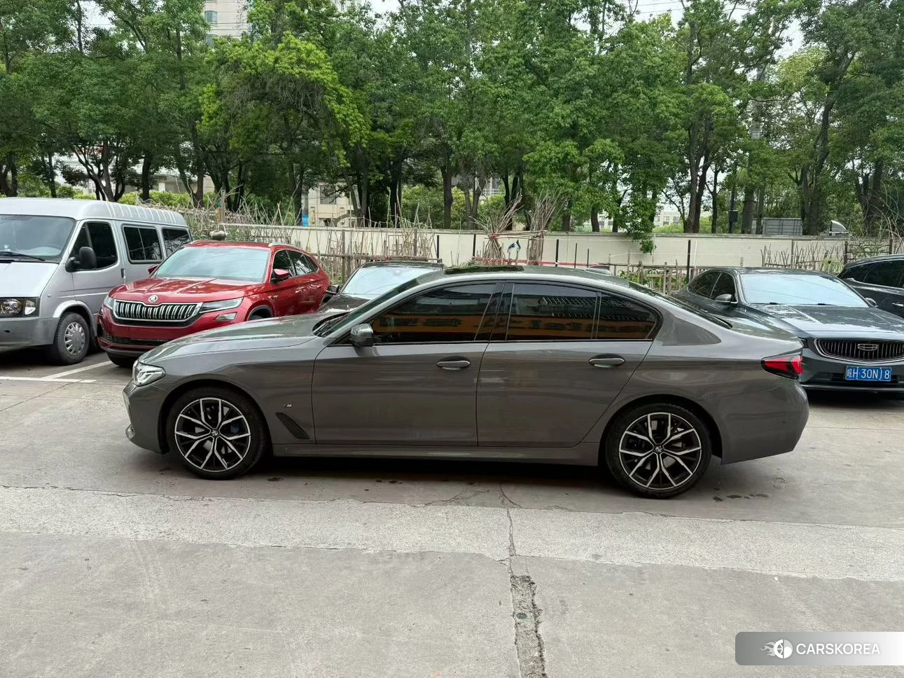 BMW 5 series (imported) 2021 Темно-серый из Китая, фото 2