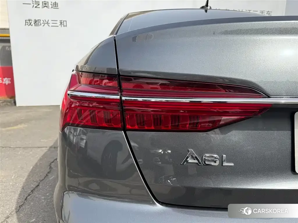 Audi A6L id 4601824 из Китая 12