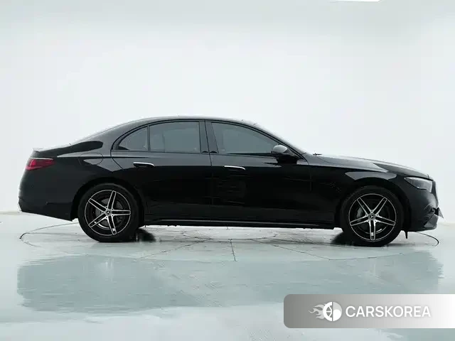 Mercedes-Benz E-Class 2024 Черный из Китая, фото 2