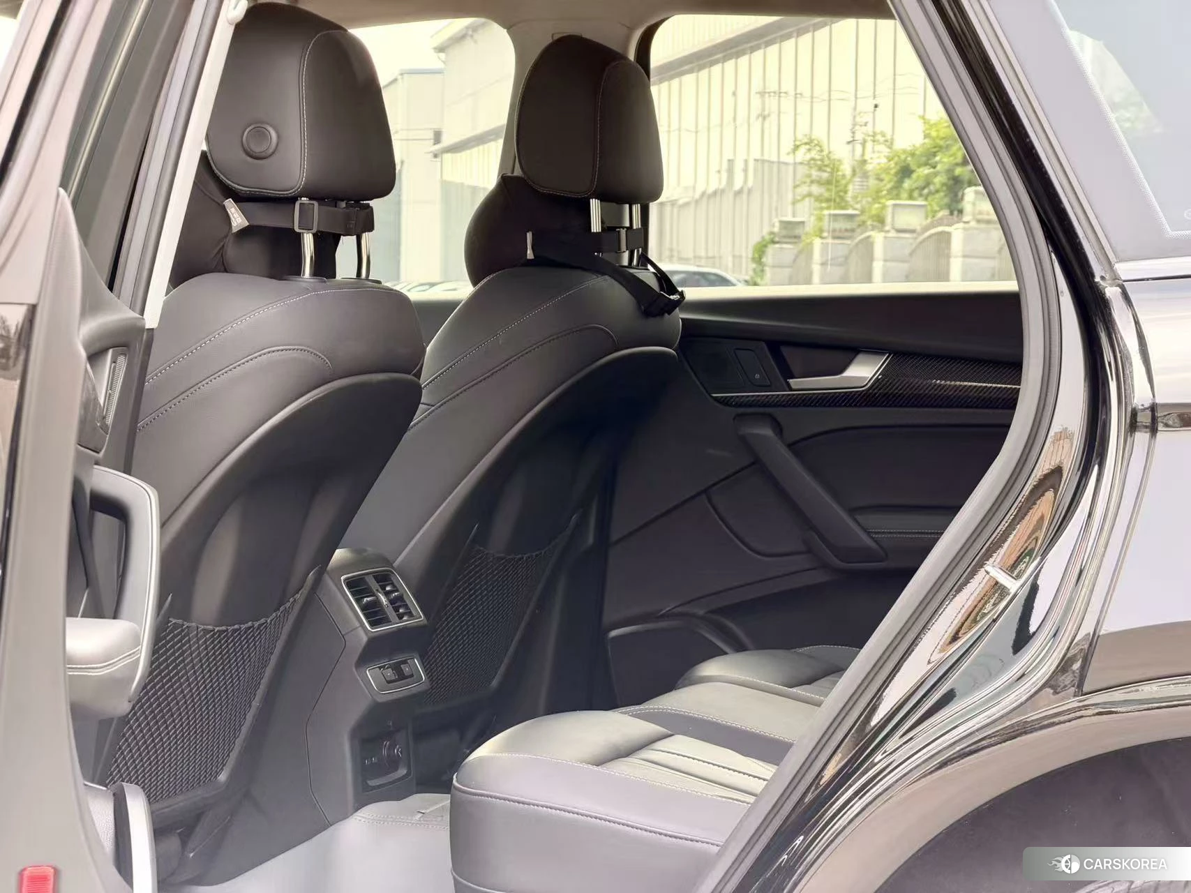 Audi Q5L 2021 Черный из Китая, фото 2