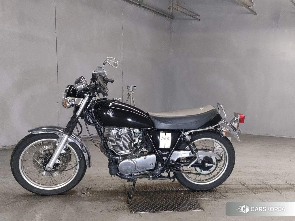 Проданный Yamaha SR 400 2019 из Японии