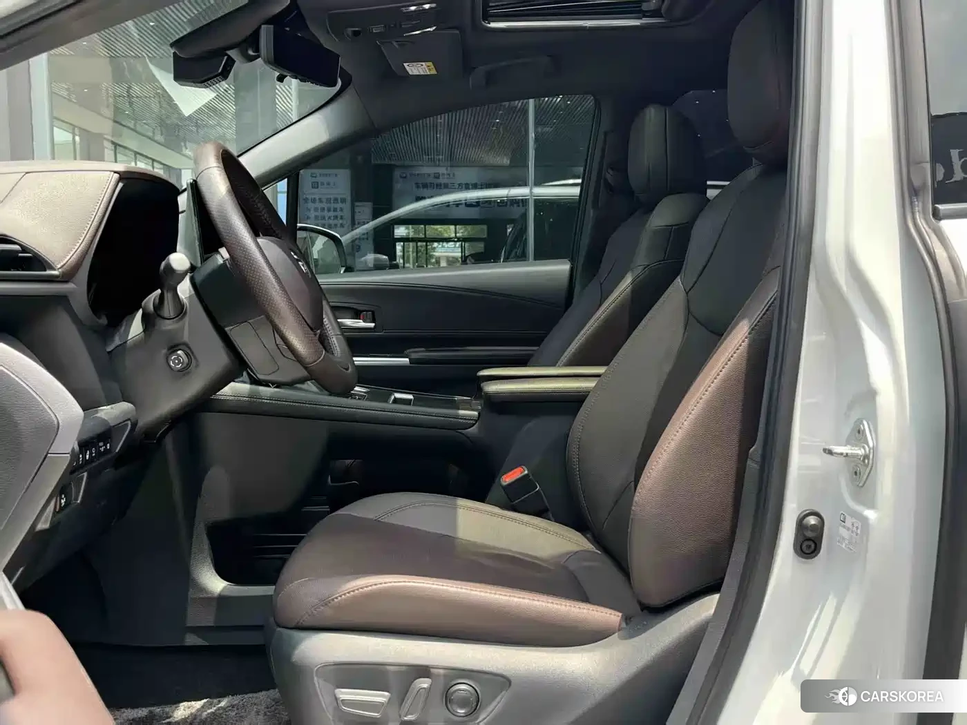 Toyota Sienna 2022 Белый из Китая, фото 2