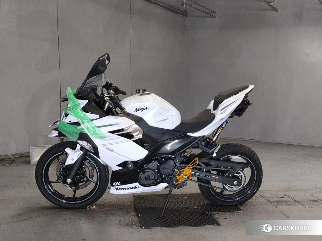 Проданный Kawasaki NINJA 400 2023 из Японии, фото 2