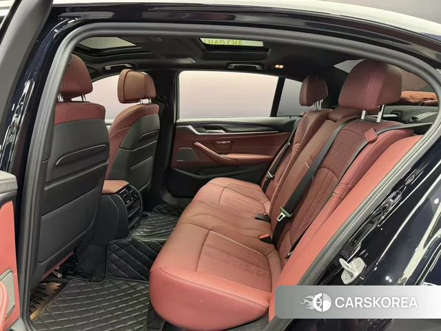 BMW 5 series PHEV 2022 Черный из Китая, фото 2