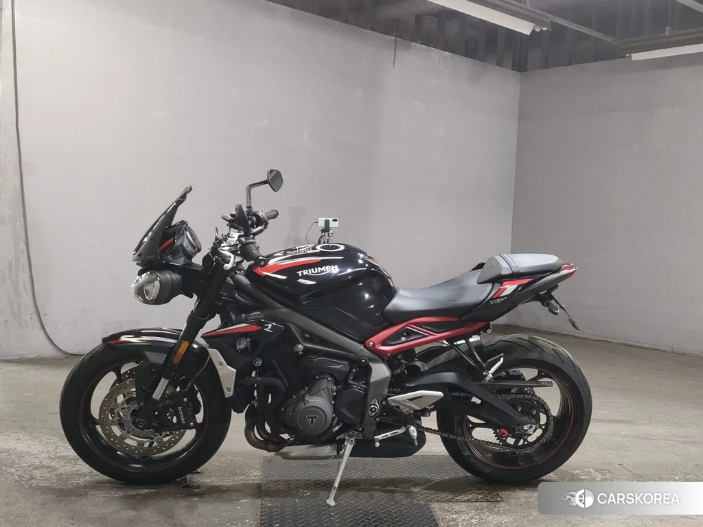 Проданный Triumph STREET TRIPLE R 2021 из Японии, фото 2