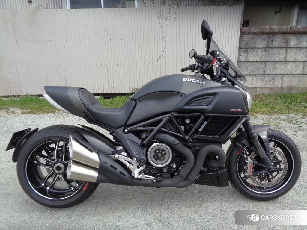 Проданный Ducati DIAVEL CARBON 2015 из Японии, фото 2