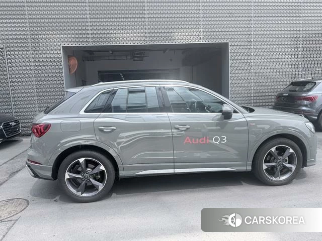 Audi Q3 2024 Темно-серый из Китая, фото 2