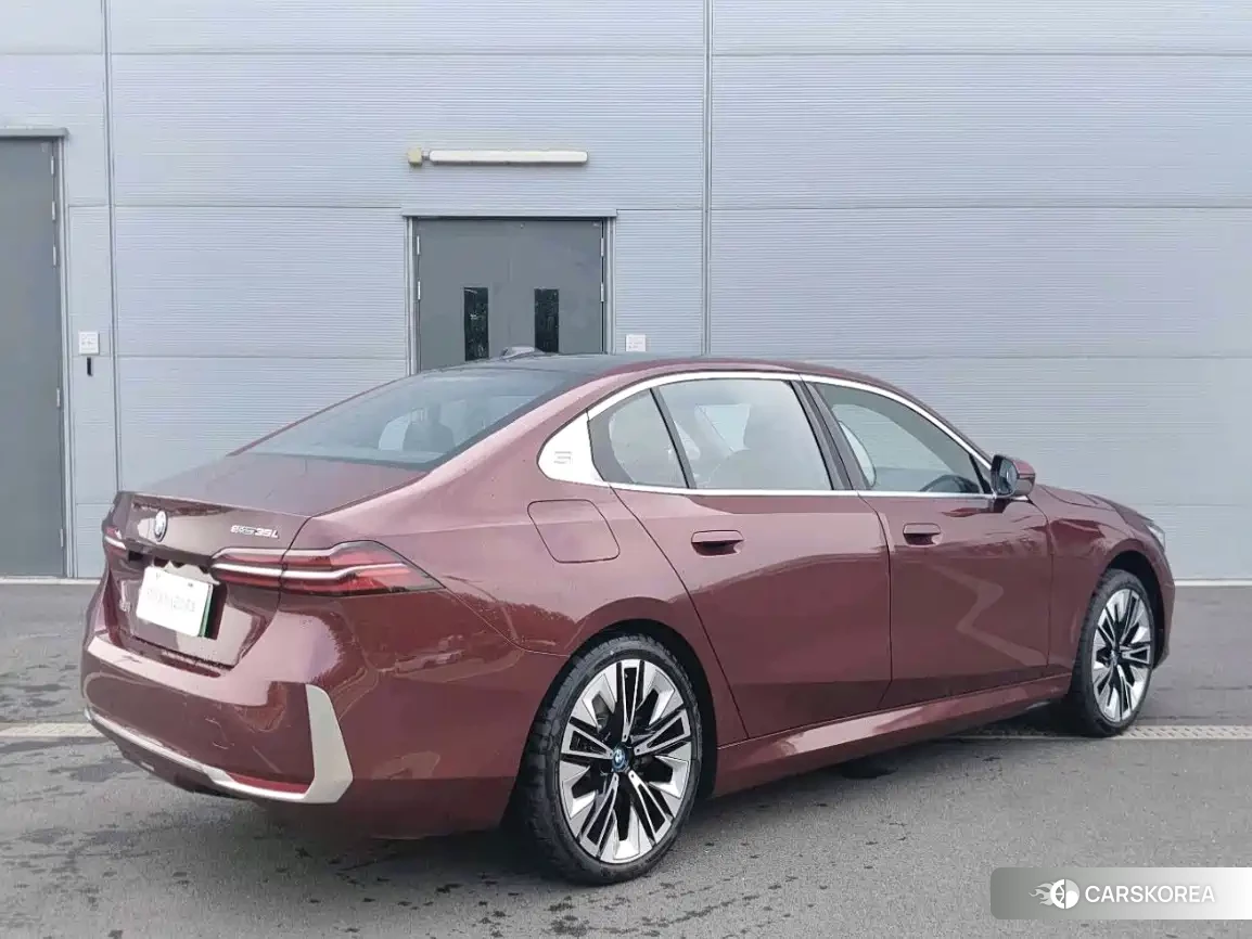 BMW i5 2025 Red/purple из Китая, фото 6