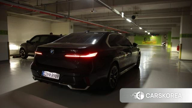 BMW 7 Series (G70) 2025 Черный из Кореи, фото 4