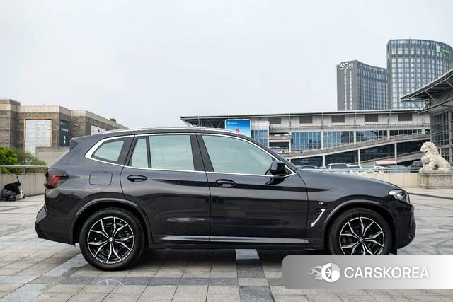 BMW X3 2023 Темно-серый из Китая, фото 2