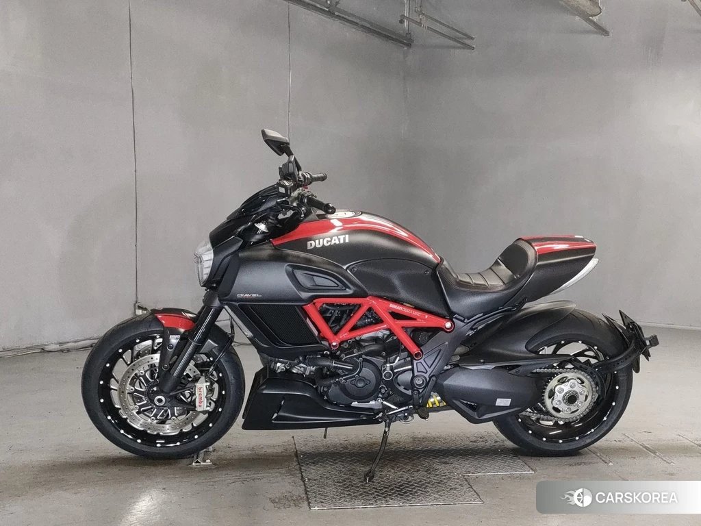 Проданный Ducati DIAVEL CARBON 2014 из Японии, фото 2