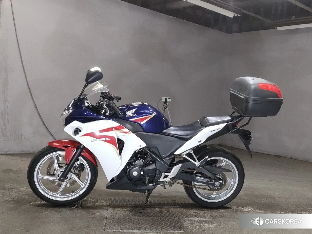 Проданный Honda CBR250R 2011 из Японии
