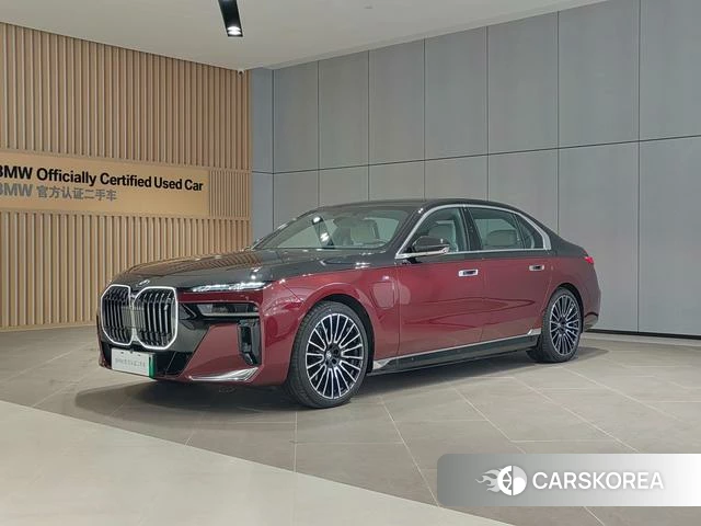 BMW i7 2025 Красный из Китая, фото 4