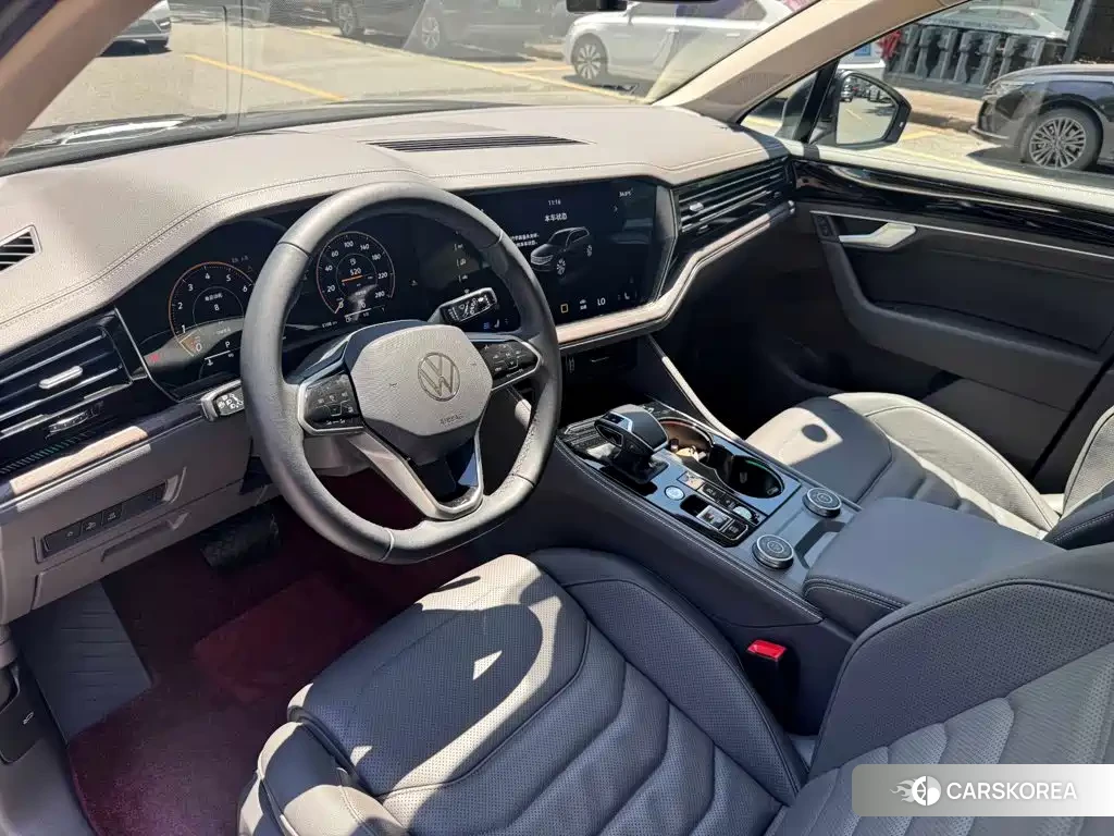 Volkswagen Touareg 2026 Черный из Китая, фото 2