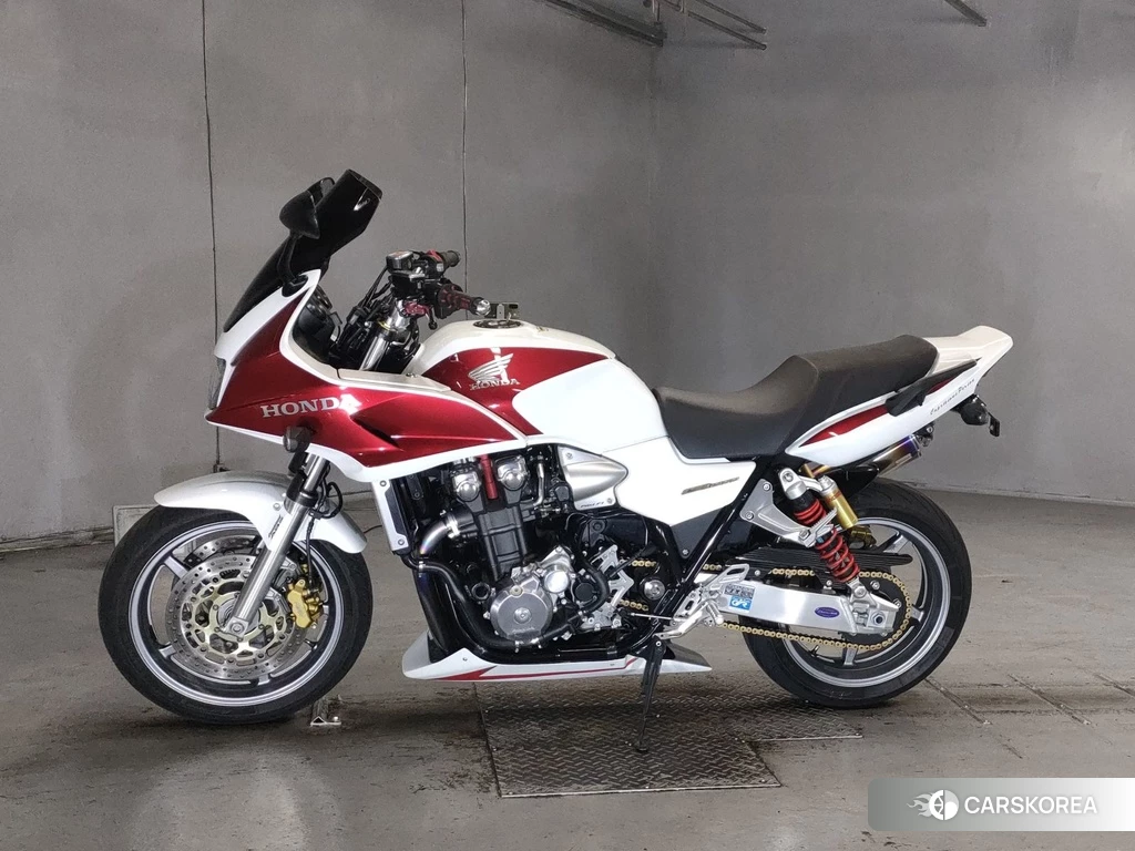 Проданный Honda CB1300SF BOLDOR 2013 из Японии, фото 2