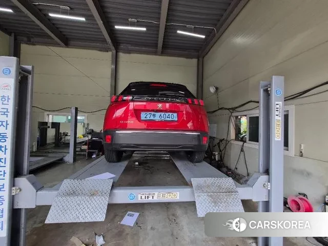 Peugeot e-2008 second generation 2023 Красный из Кореи, фото 2