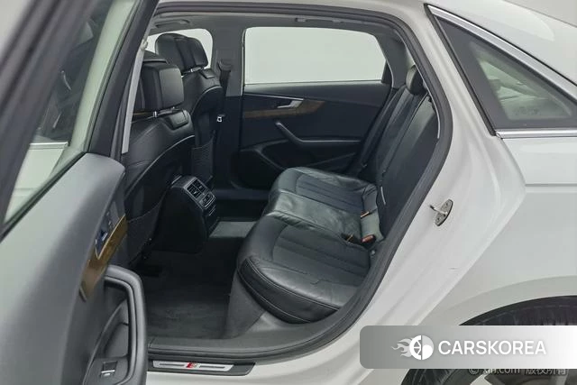 Audi A4L id 4212749 из Китая 11