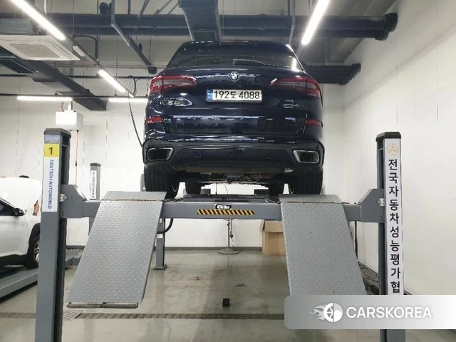 BMW X5 (G05) 2021 Черный из Кореи, фото 2