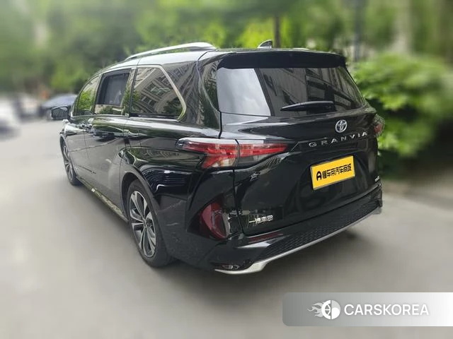 Toyota Grevia 2023 Черный из Китая, фото 2