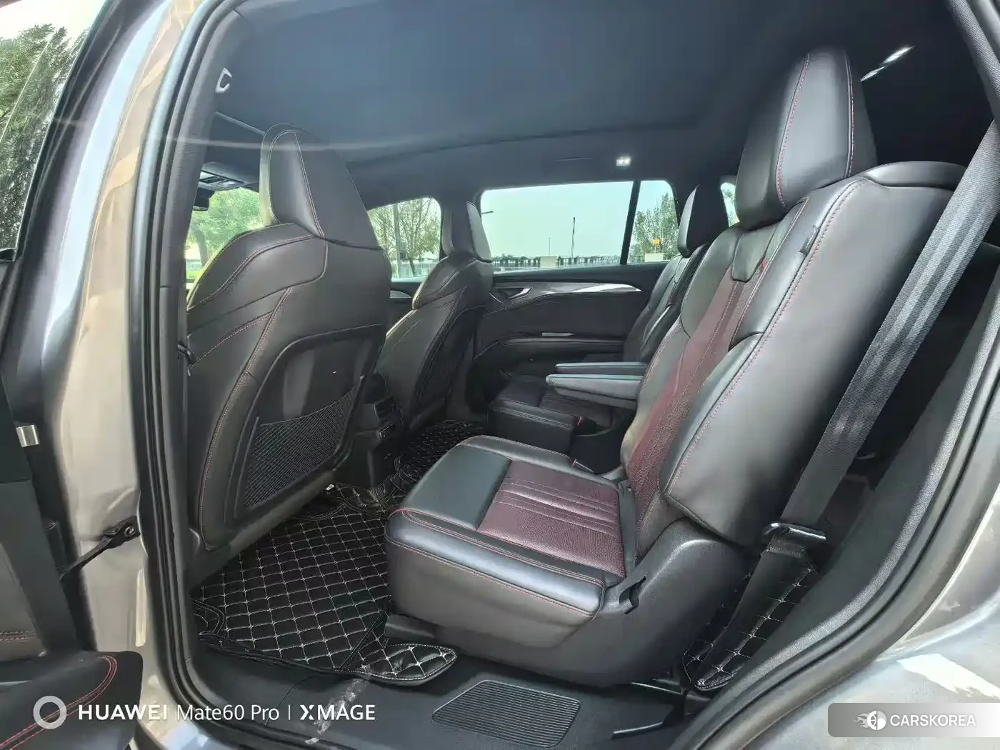 Audi Q5 e-tron 2022 Silver/gray из Китая, фото 2