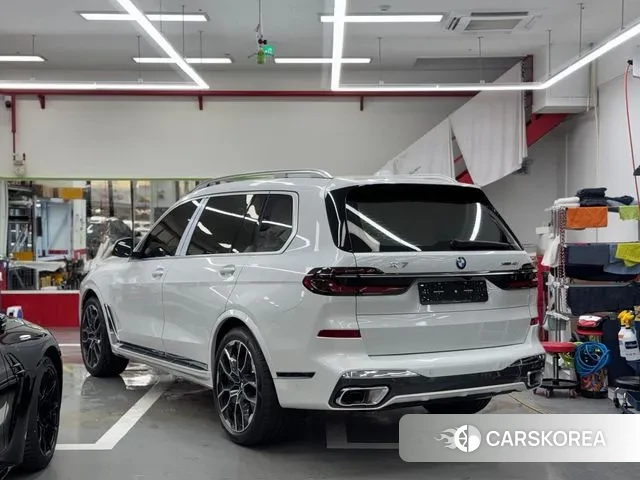 BMW X7 (G07) 2025 Белый из Кореи, фото 2