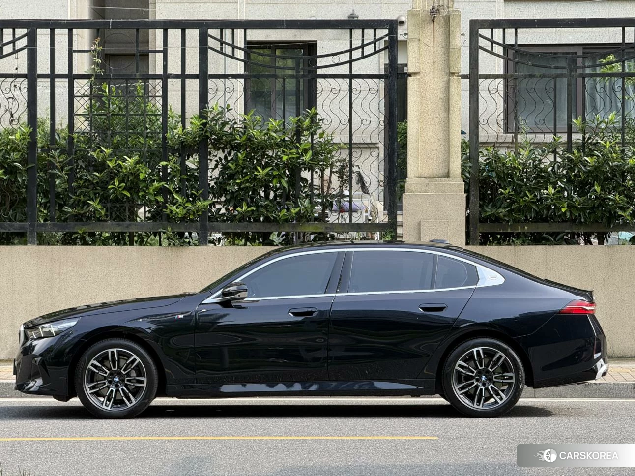 BMW 5 series 2024 Черный из Китая, фото 2