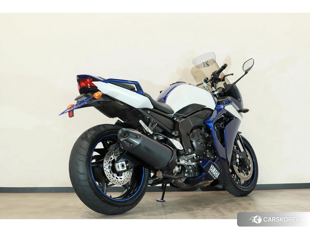 Проданный Yamaha FZ1 FEATHER 2011 из Японии, фото 2