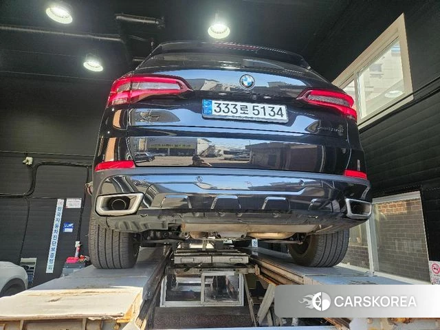 BMW X5 (G05) 2023 Черный из Кореи, фото 2