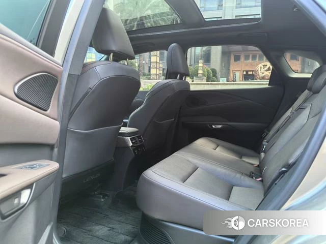 Lexus RX 2024 Серебристо-серый из Китая, фото 2