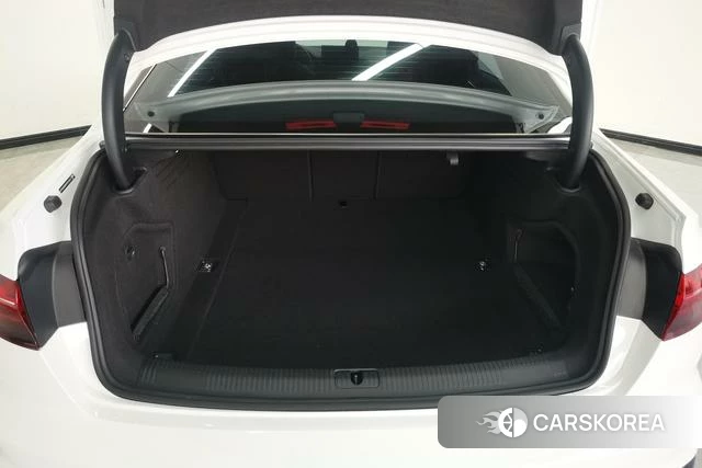 Audi A4L id 3908348 из Китая 9