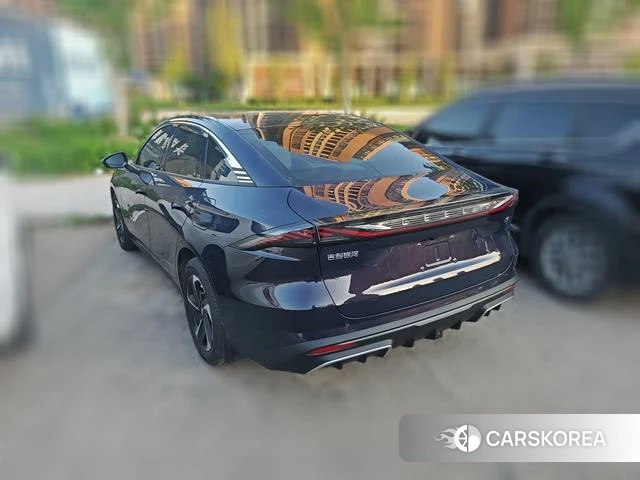 Geely Galaxy Galaxy L6 2023 Фиолетовый из Китая, фото 2