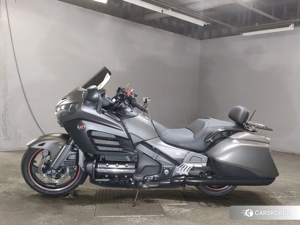 Проданный Honda GL1800 F6B 2016 из Японии