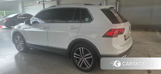 Volkswagen Tiguan second Generation 2023 Белый из Кореи, фото 4