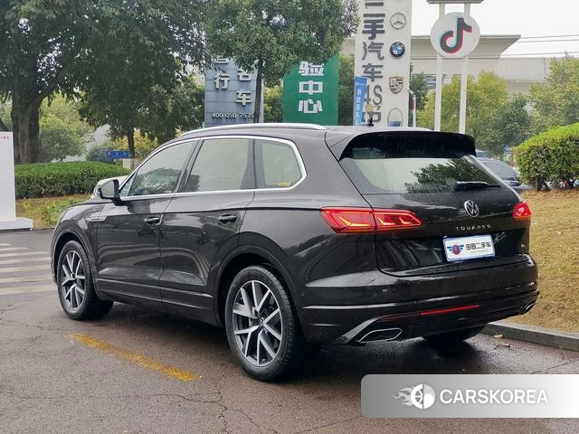 Volkswagen Touareg 2021 Черный из Китая, фото 2