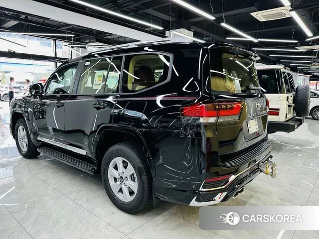 Toyota Land Cruiser (imported) 2024 Черный из Китая, фото 2