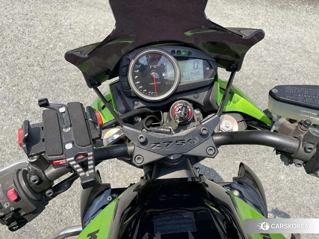 Проданный Kawasaki Z750R 2011 из Японии