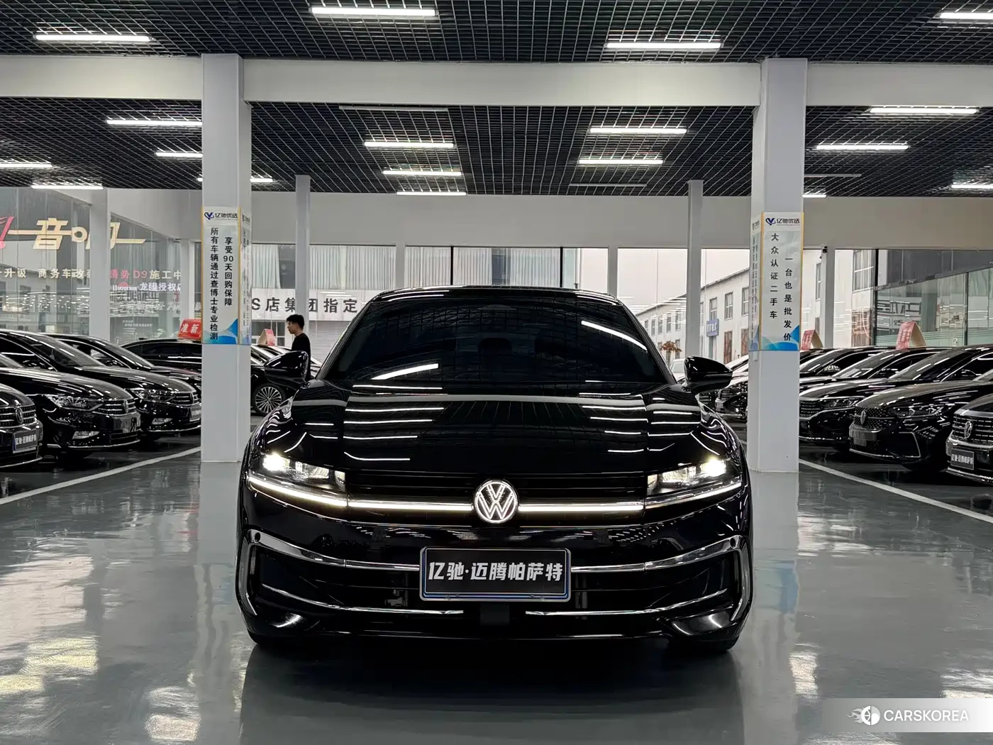 Volkswagen Magotan 2025 Черный из Китая, фото 2