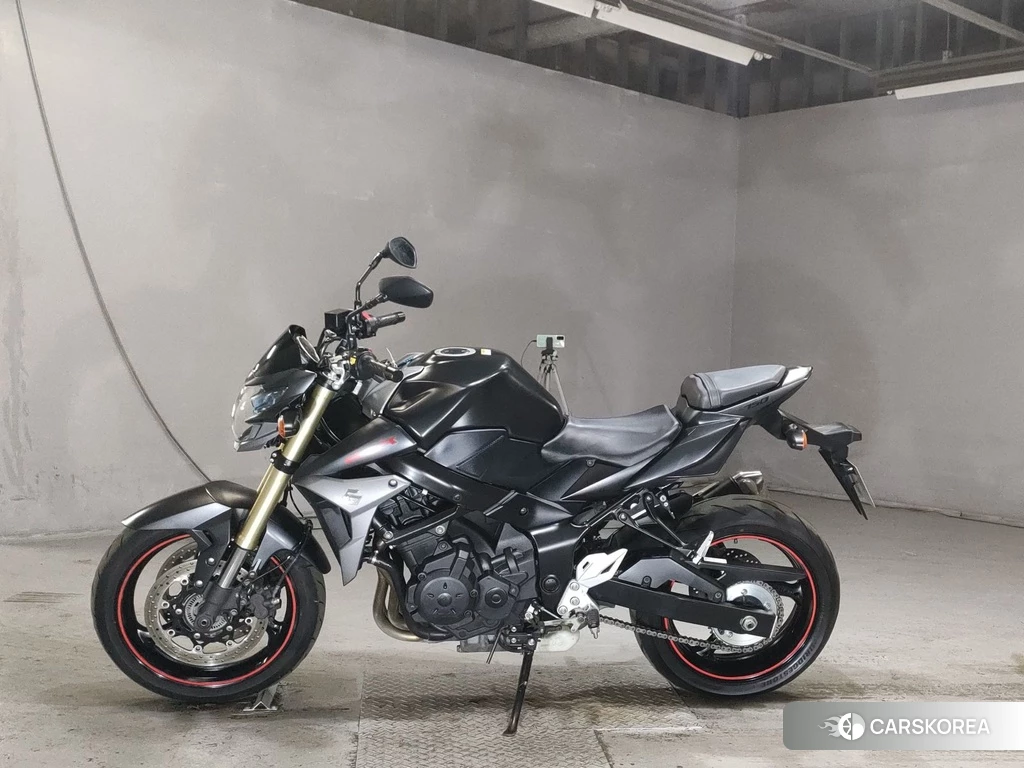 Проданный Suzuki GSR750 2013 из Японии