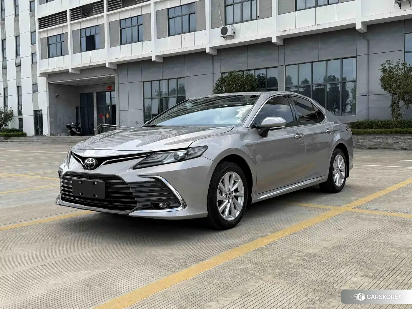 Toyota Camry 2024 Silver/gray из Китая, фото 2
