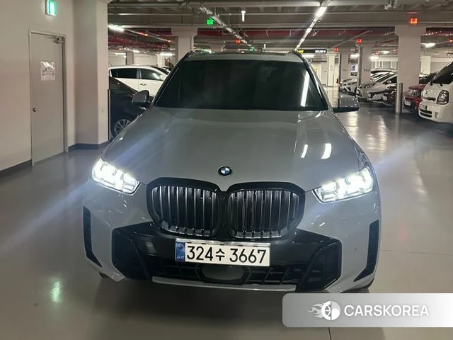 BMW X5 (G05) 2026 Светло-серебряный цвет из Кореи, фото 2