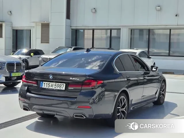 BMW 5 Series (G30) 2022 Серый из Кореи, фото 2