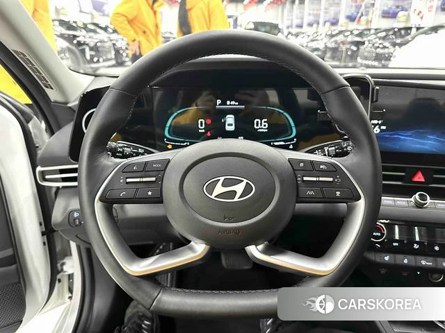 Hyundai Elantra 2023 Белый из Китая, фото 6