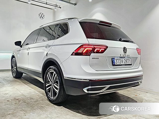 Volkswagen Tiguan Allspace 2022 Белый из Кореи, фото 6