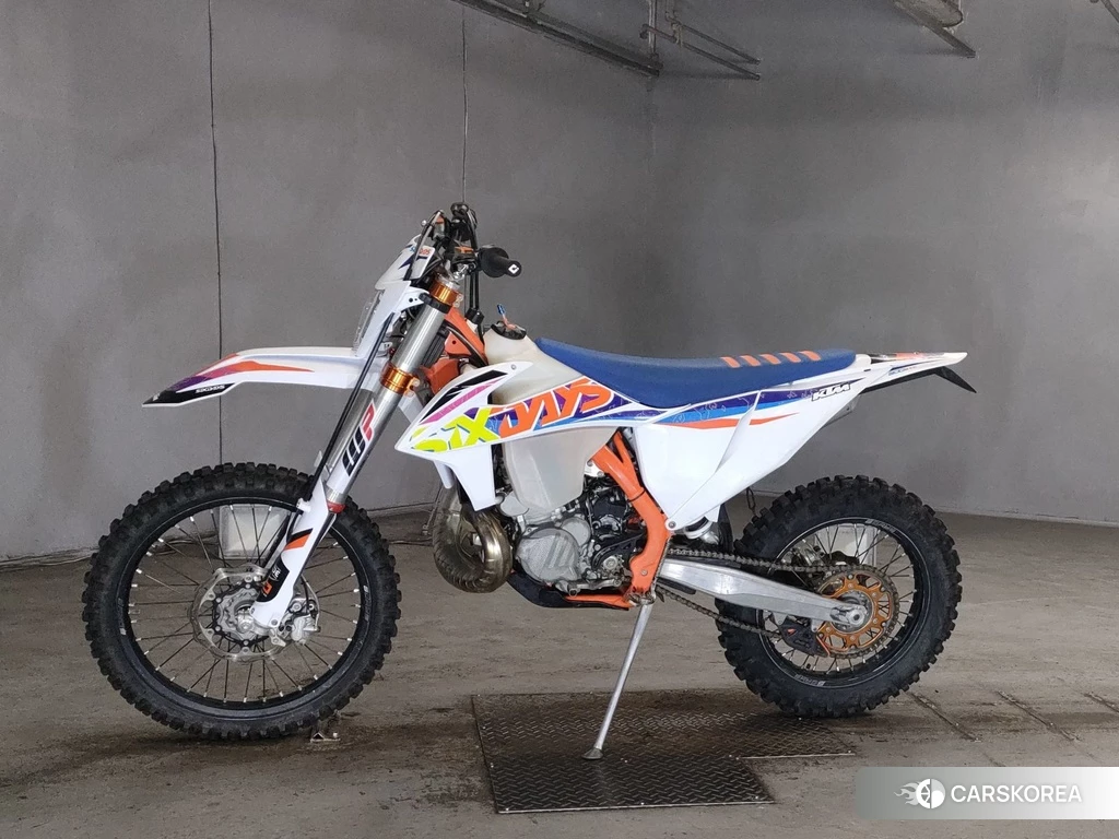 Проданный KTM 300EXC SIXDAYS TPI 2022 из Японии, фото 2
