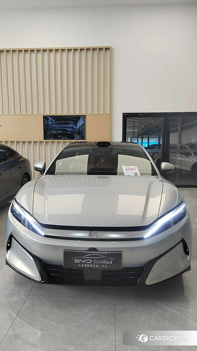 BYD Han L EV 2025 Серебристо-серый из Китая, фото 2