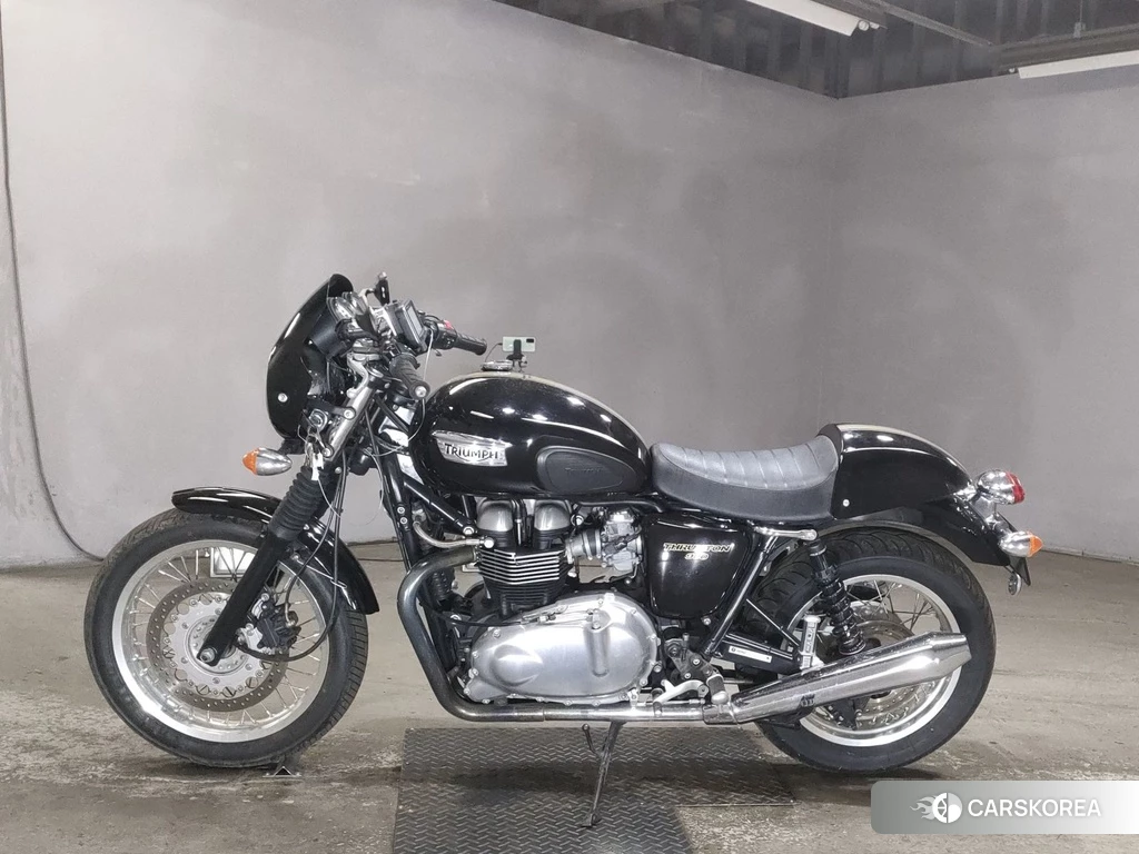 Проданный Triumph THRUXTON 2010 из Японии, фото 2