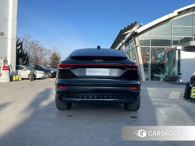 Audi Q6L e-tron 2025 Черный из Китая, фото 3