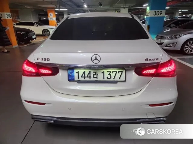 Mercedes-Benz E-Class W213 2023 Белый из Кореи, фото 2