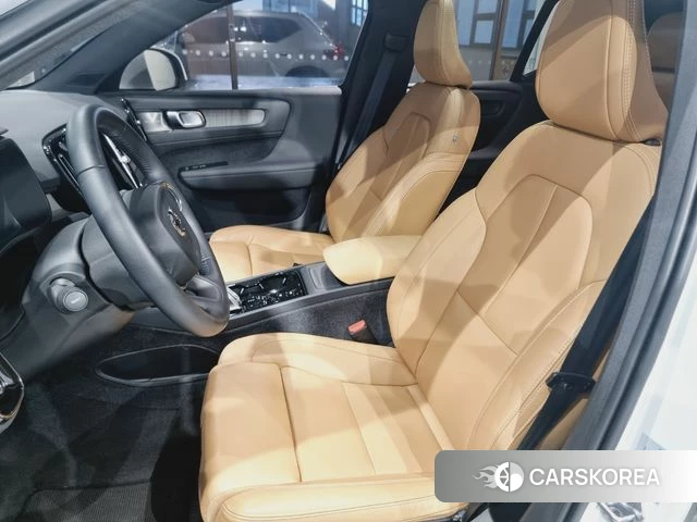 Volvo XC40 2021 Белый из Кореи, фото 2